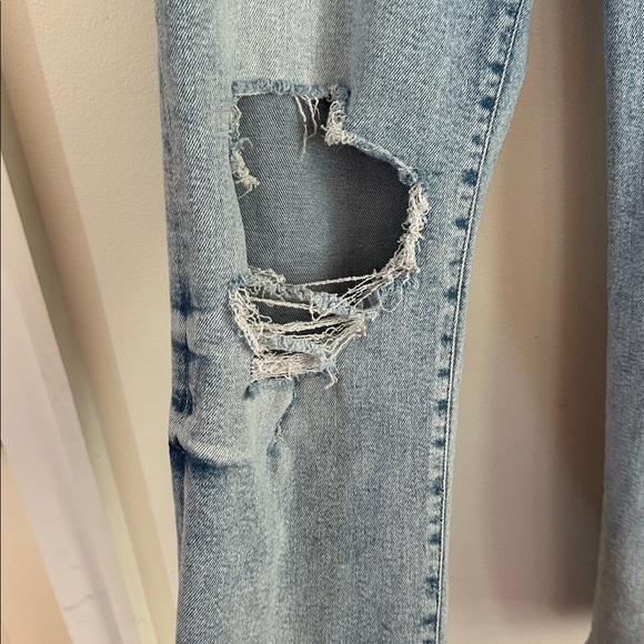 Good American Light Blue Straight Leg Jeans - Picture 3 of 4